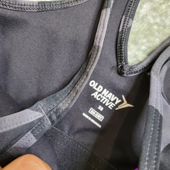 Old Navy Active Camp Tank With Built-in Bra - Picture 4 of 6